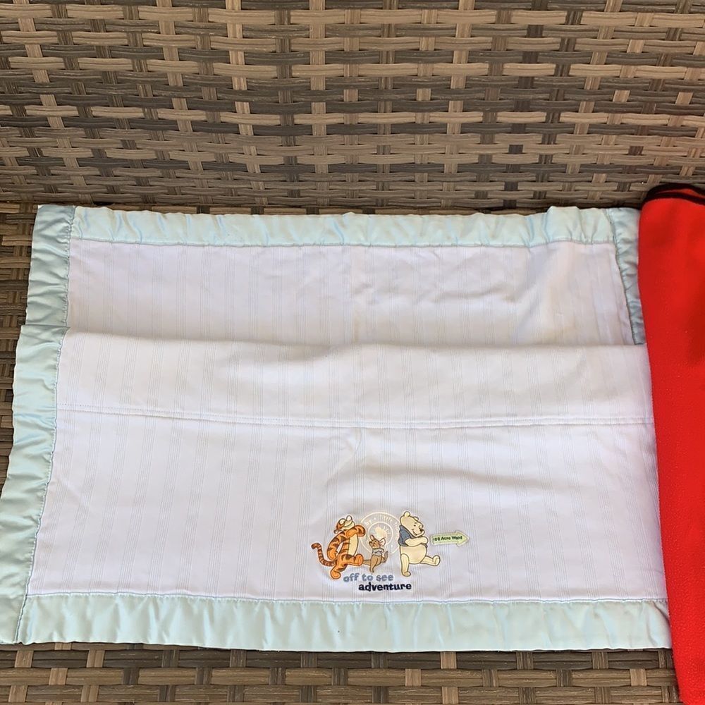 Disney blankets bundle 2 - Picture 2 of 8
